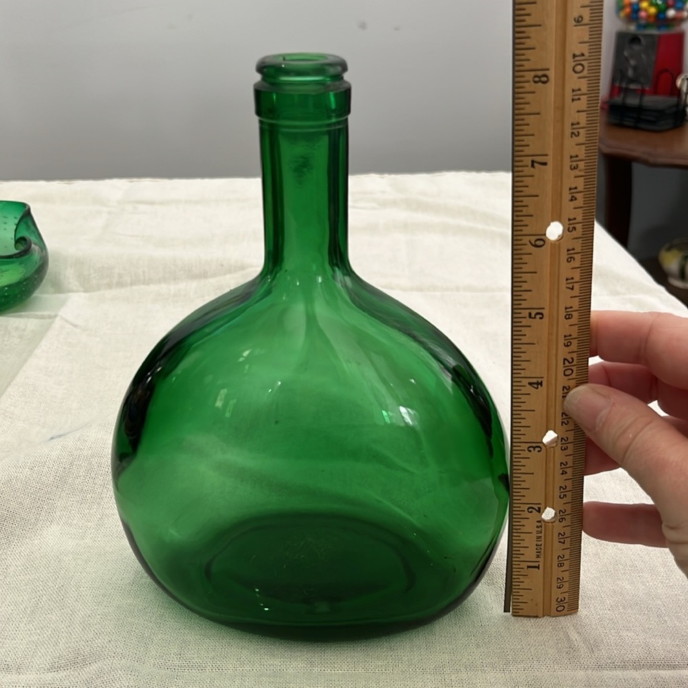 Vintage green glass bottle - Picture 4 of 6